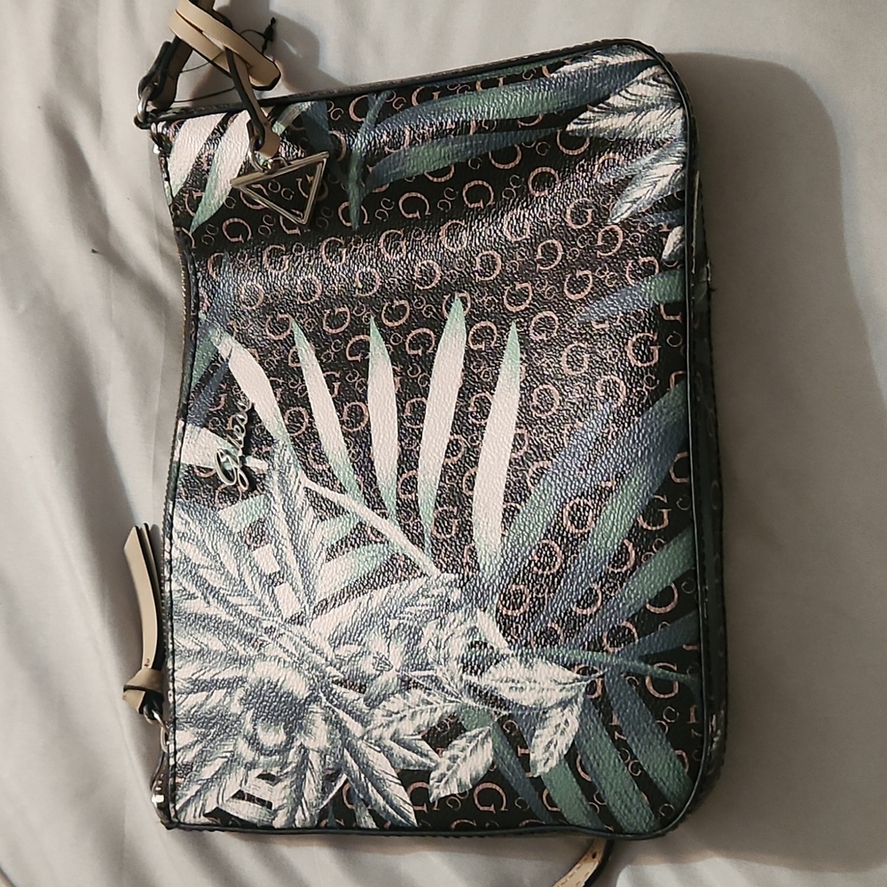 Guess crossbody purse